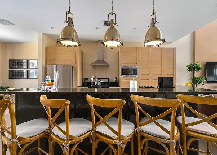 4 Bedroom Home W/ Resort Amenities + 3 Mi To Disney