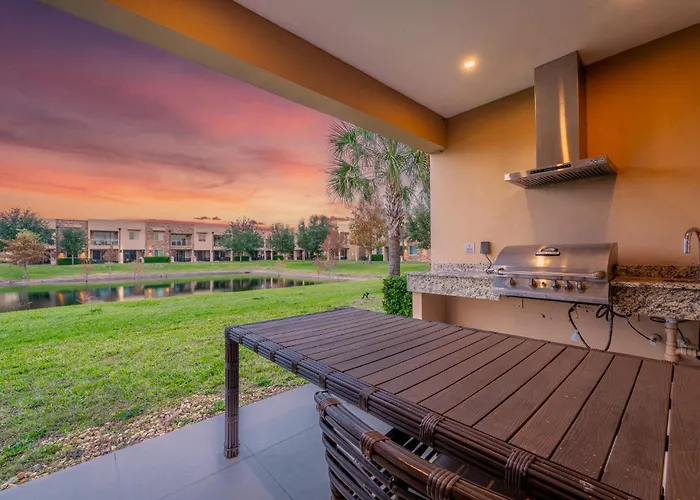 4 Bedroom Home W/ Resort Amenities + 3 Mi To Disney